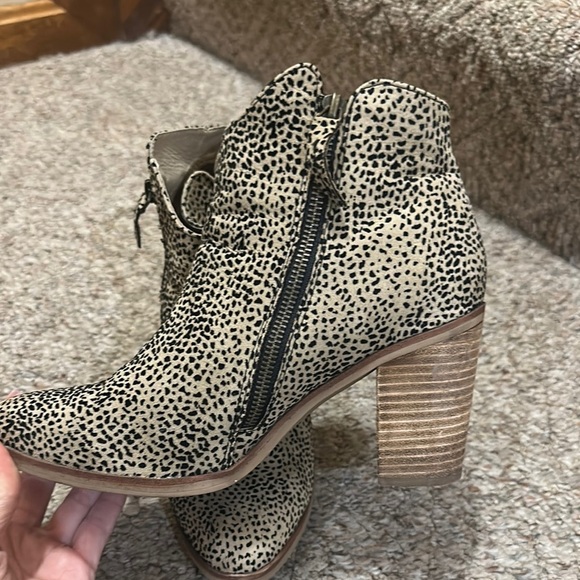 MIA Black and Cream Ankle Boots with Chunky Heel - Picture 3 of 5